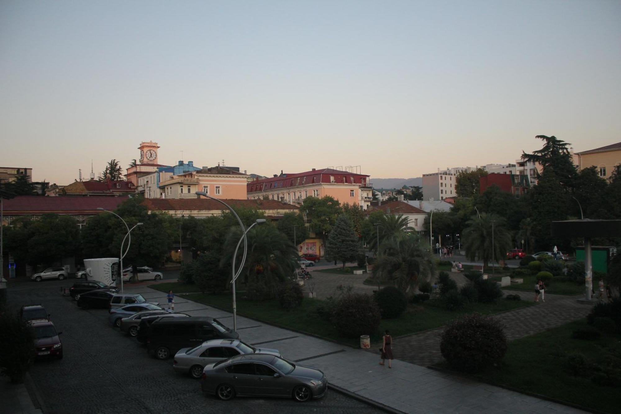 Melini Boutique Hotel Батуми Екстериор снимка