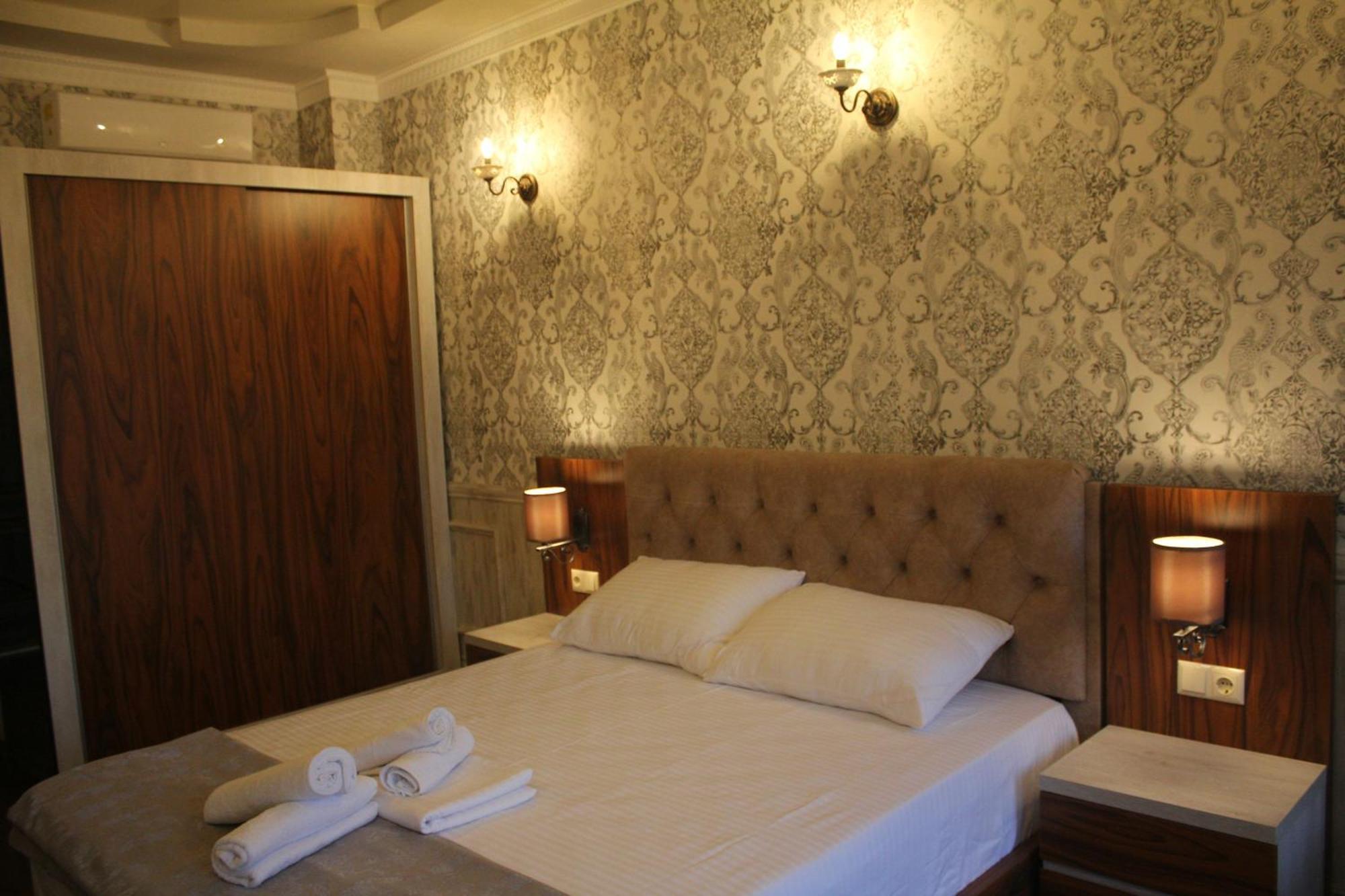 Melini Boutique Hotel Батуми Екстериор снимка
