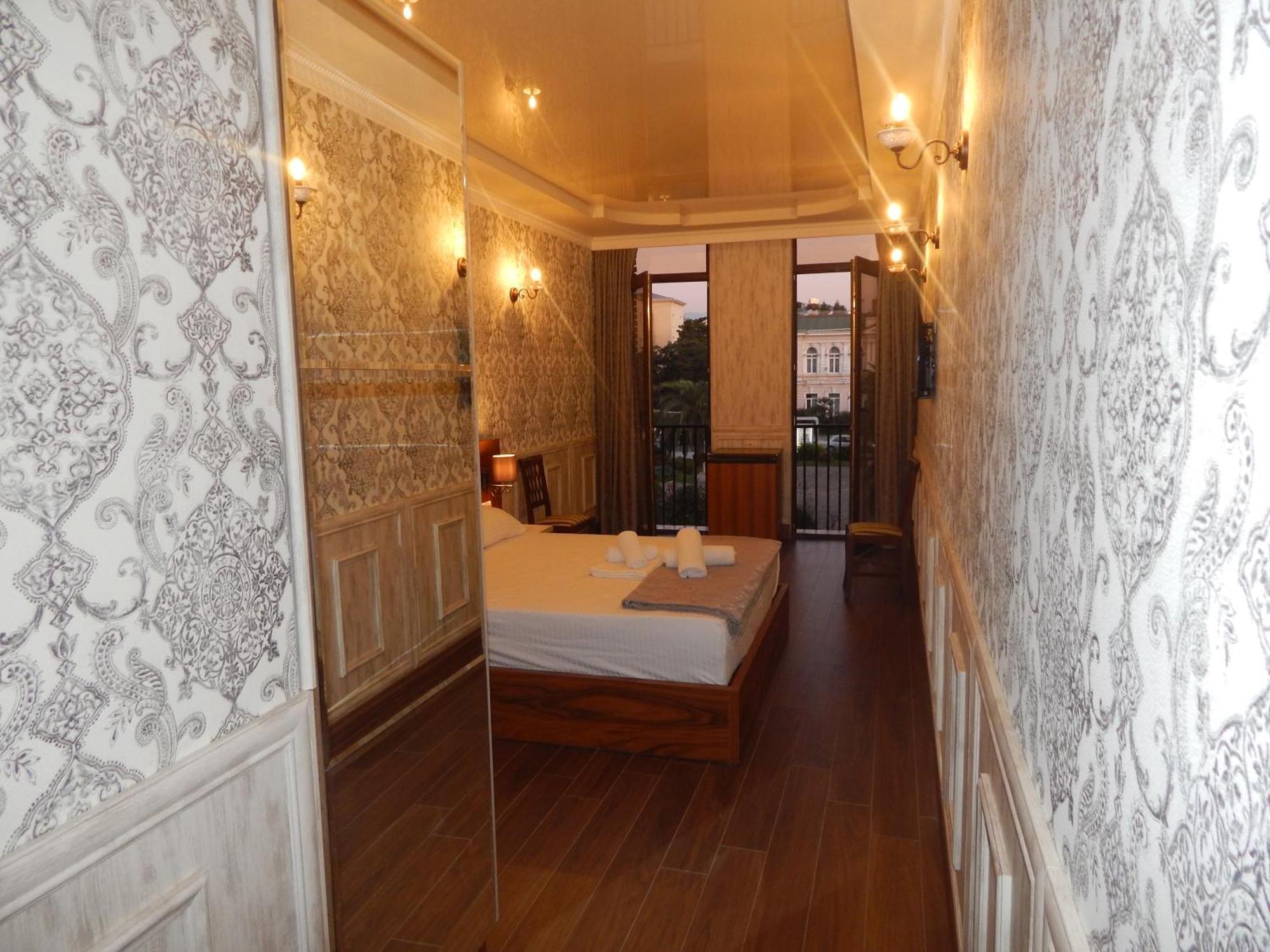 Melini Boutique Hotel Батуми Екстериор снимка