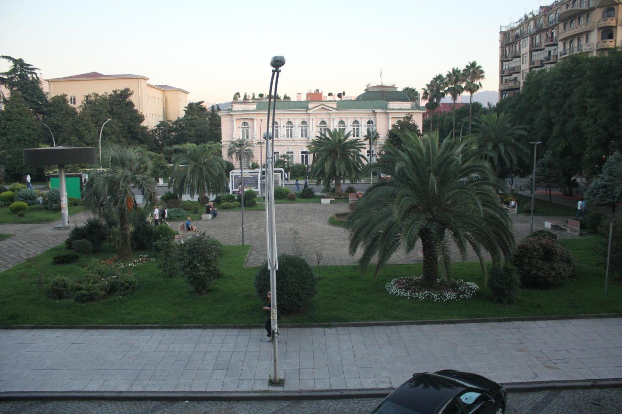 Melini Boutique Hotel Батуми Екстериор снимка