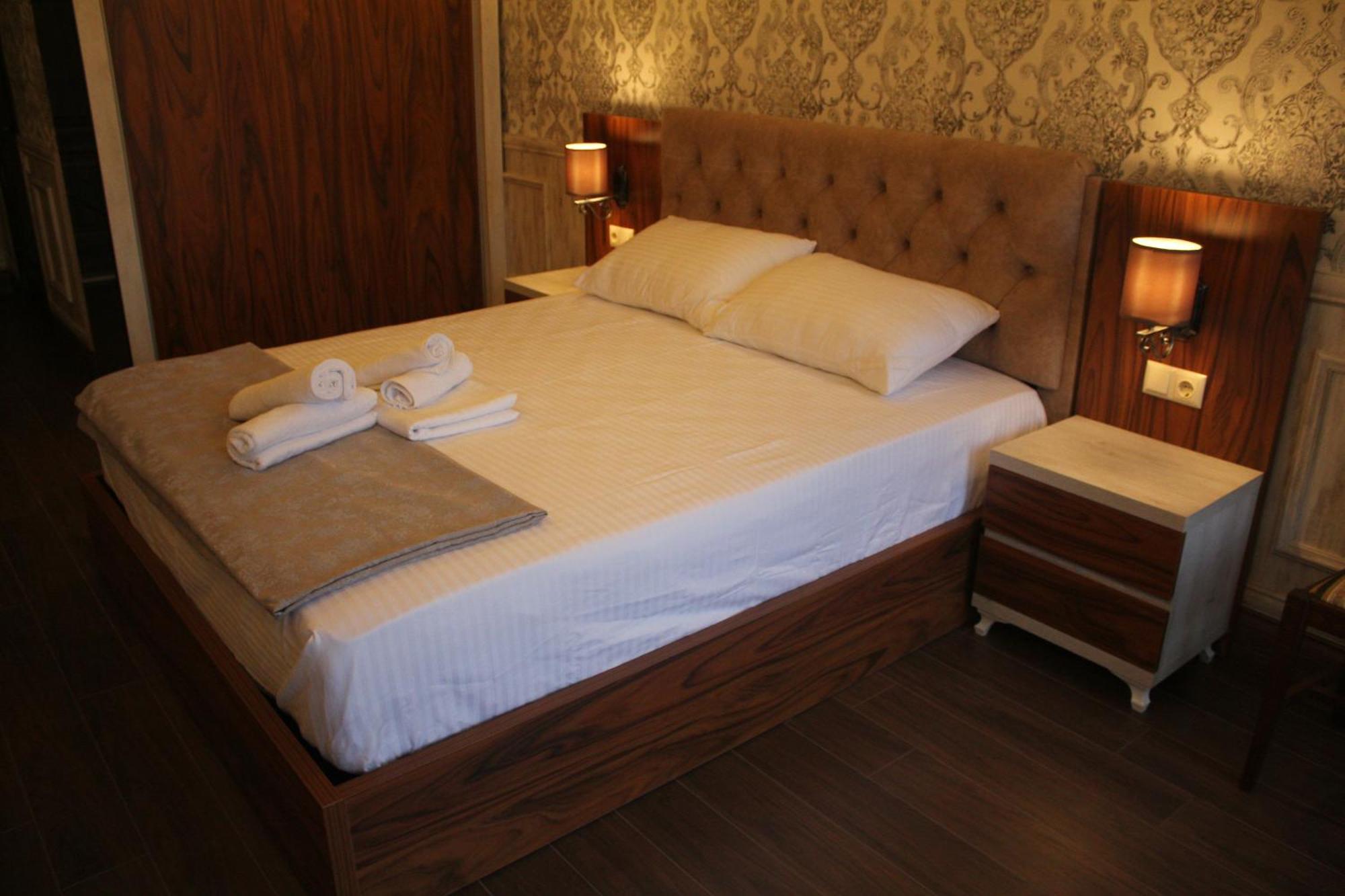 Melini Boutique Hotel Батуми Екстериор снимка
