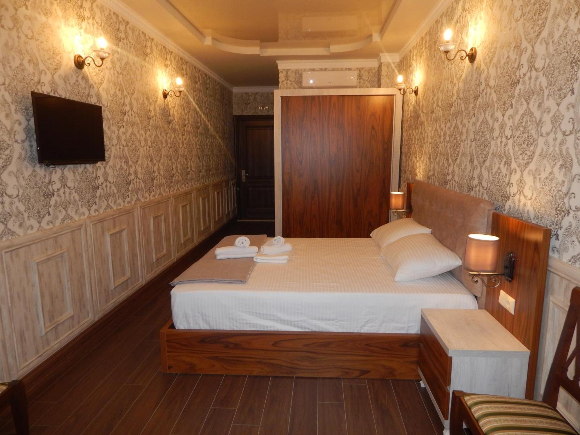 Melini Boutique Hotel Батуми Екстериор снимка