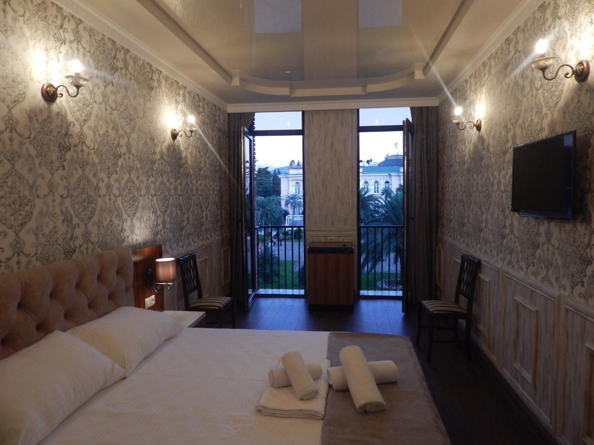 Melini Boutique Hotel Батуми Екстериор снимка