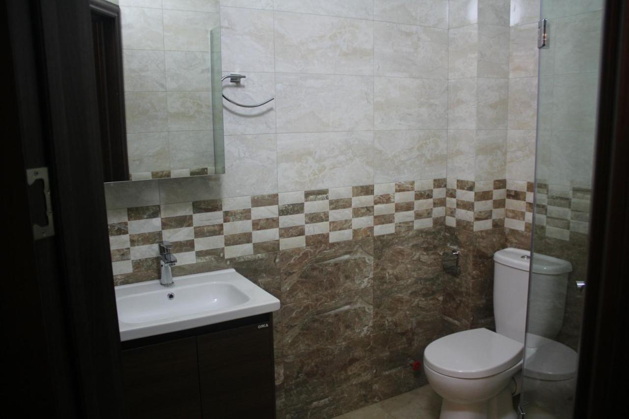 Melini Boutique Hotel Батуми Екстериор снимка