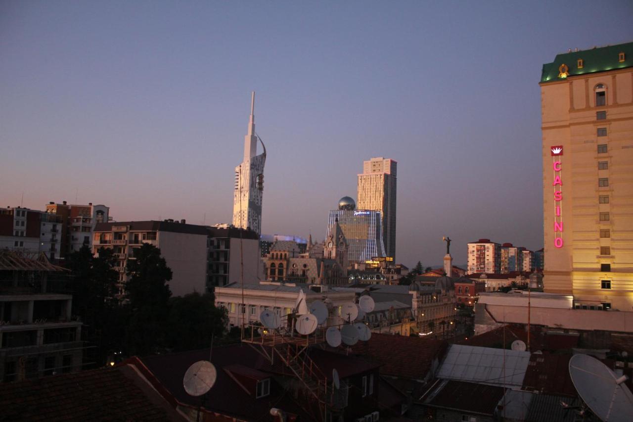 Melini Boutique Hotel Батуми Екстериор снимка
